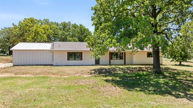 1324 Co Rd 299 in Dublin, TX - Building Photo