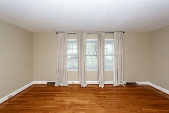 2374 Erskine Ave in Charleston, SC - Building Photo - Building Photo
