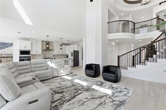 396 Hollister Dr in Liberty Hill, TX - Foto de edificio - Building Photo