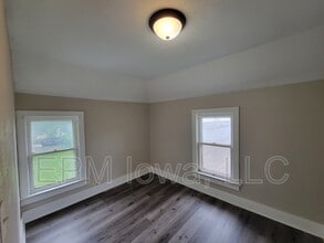 437 Riehl St in Waterloo, IA - Building Photo - Building Photo