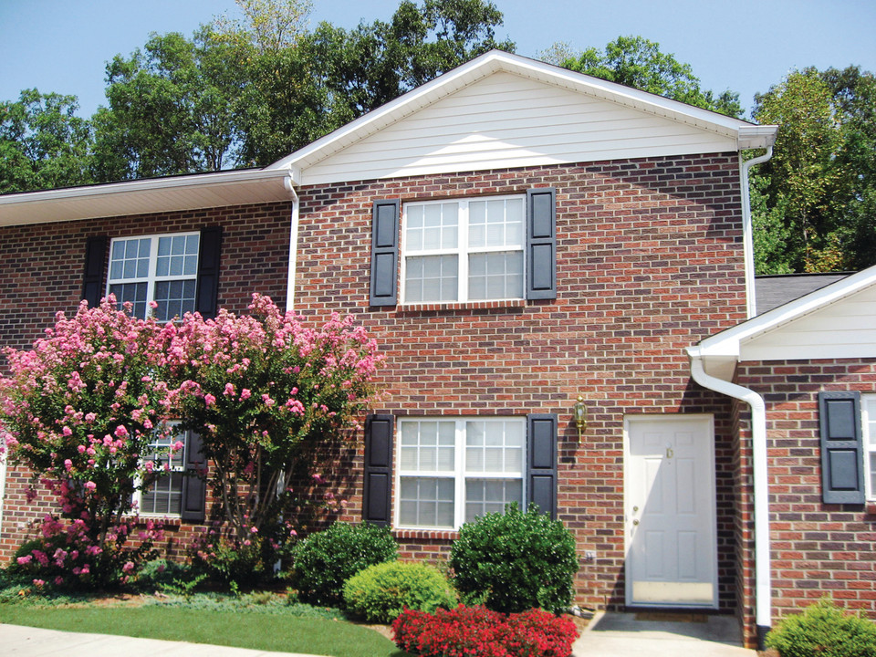 Laurel Forest in Hickory, NC - Building Photo