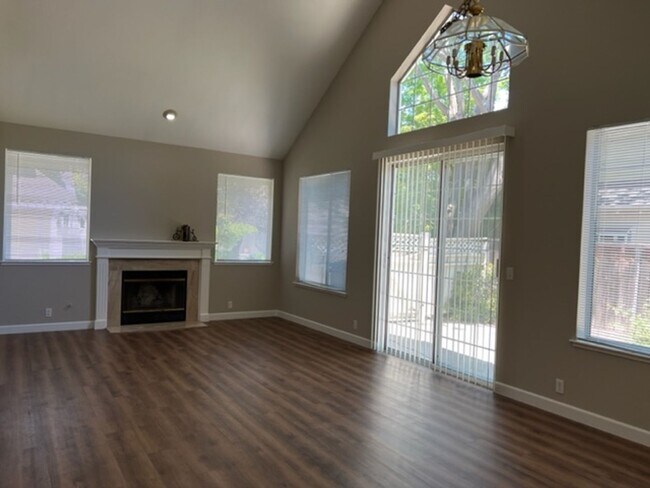 339 Stierlin Rd in Mountain View, CA - Building Photo - Building Photo