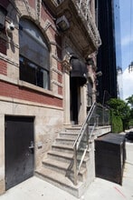 425 E 61st St in New York, NY - Building Photo - Building Photo