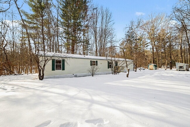 1413 W Sian Dr in Sanford, MI - Building Photo - Building Photo