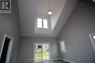 10 Elvira Wy in Thorold, ON - Building Photo - Building Photo