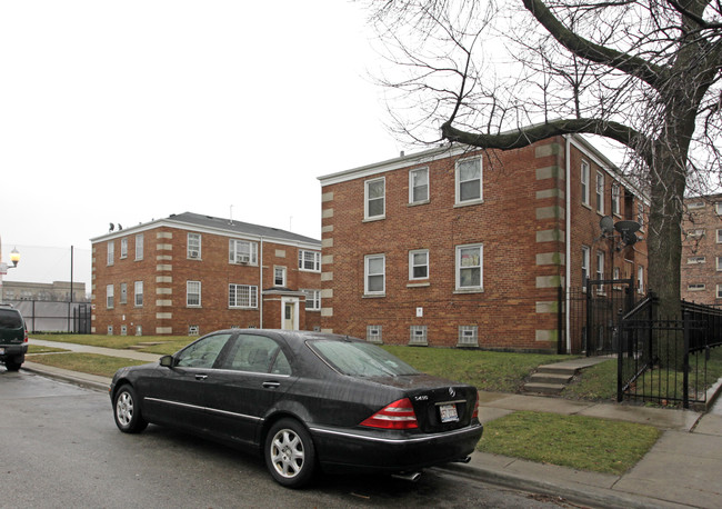 2131-2141 W Highland Ave in Chicago, IL - Building Photo - Building Photo