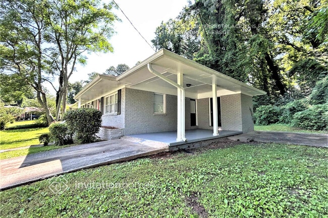 2365 Shamrock Dr in Decatur, GA - Building Photo - Building Photo