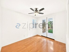 19988 Via Joyce Dr in Santa Clarita, CA - Foto de edificio - Building Photo