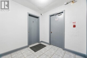 1037 Churchill Ave in Oakville, ON - Building Photo - Building Photo