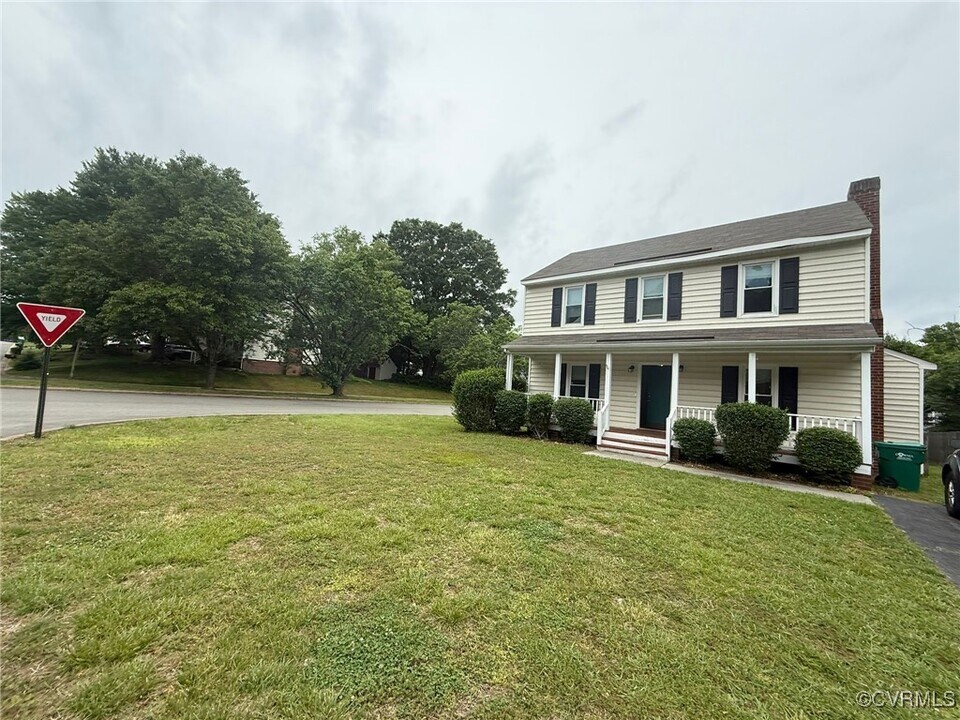 5200 Reids Pointe Rd in Glen Allen, VA - Building Photo