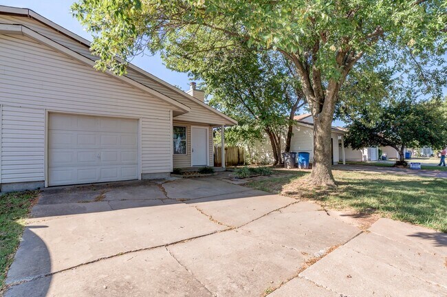 11020 E 14th Pl in Tulsa, OK - Building Photo - Building Photo