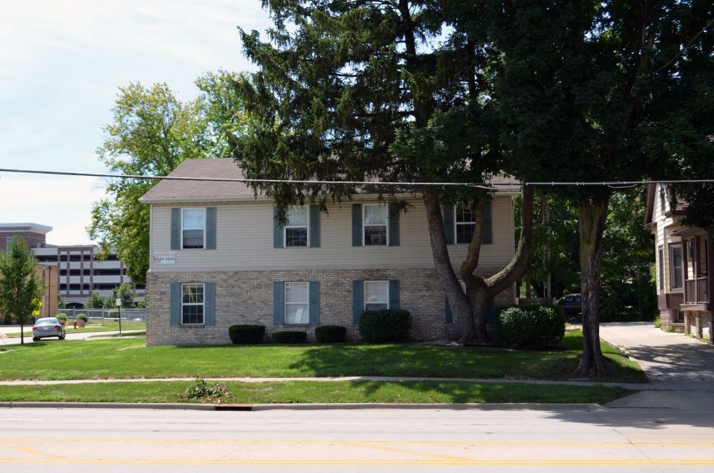 201 N Linden in Normal, IL - Building Photo