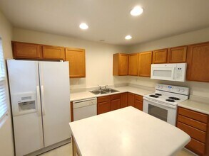 14231 Tranters Creek Ln in Charlotte, NC - Building Photo - Building Photo