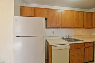 20 Delar Pkwy in Franklin Township, NJ - Building Photo - Building Photo