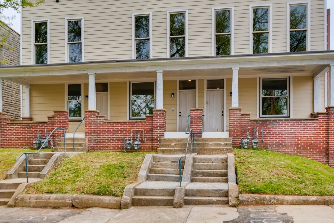 1006 W 38th St Photo