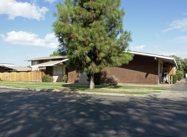 5671 Huntington Blvd in Fresno, CA - Foto de edificio - Building Photo