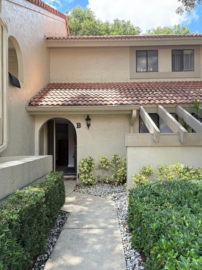 5631 Coach House Cir in Boca Raton, FL - Building Photo - Building Photo
