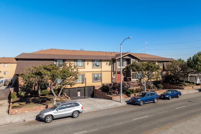 Piccadilly Manor in Lawndale, CA - Building Photo - Building Photo