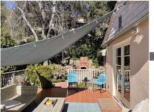 2721 E Chevy Chase Dr in Glendale, CA - Foto de edificio - Building Photo