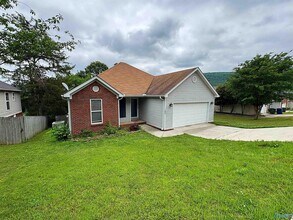 183 Hollington Dr NE in Huntsville, AL - Building Photo - Building Photo