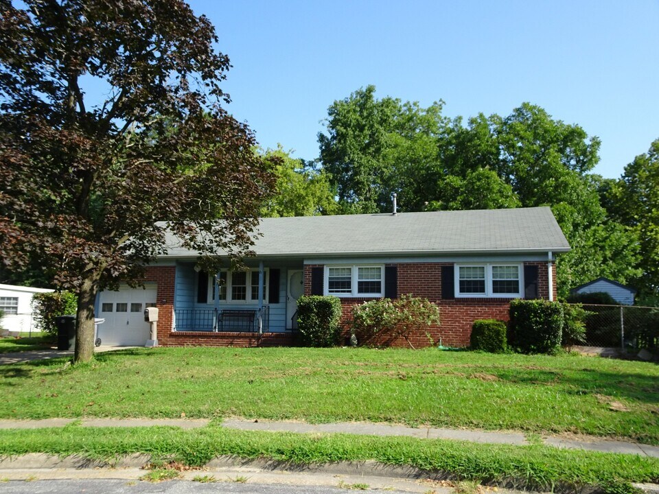 21 Harris Landing Rd in Hampton, VA - Building Photo