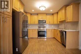 98a Lansdowne Ave in Kingsville, ON - Building Photo - Building Photo