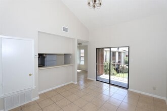 100 Hillside Rd, Unit 217 in Laredo, TX - Building Photo - Building Photo