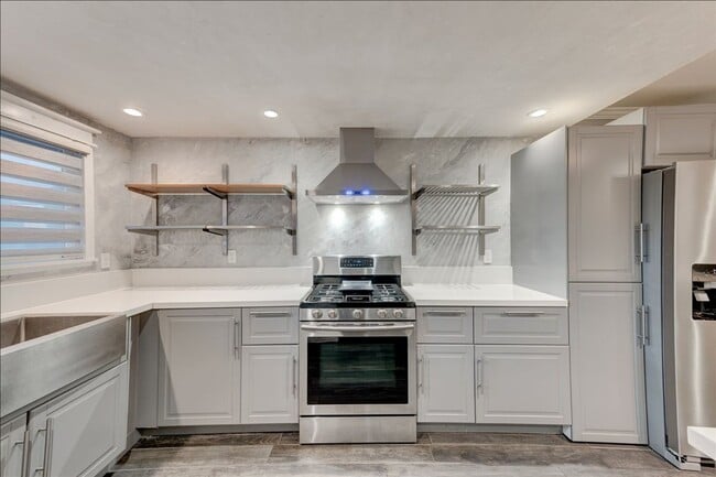 7765 Saranac Pl in La Mesa, CA - Building Photo - Building Photo