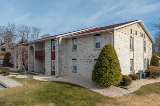 Lancer Court in Harrisburg, PA - Foto de edificio - Building Photo