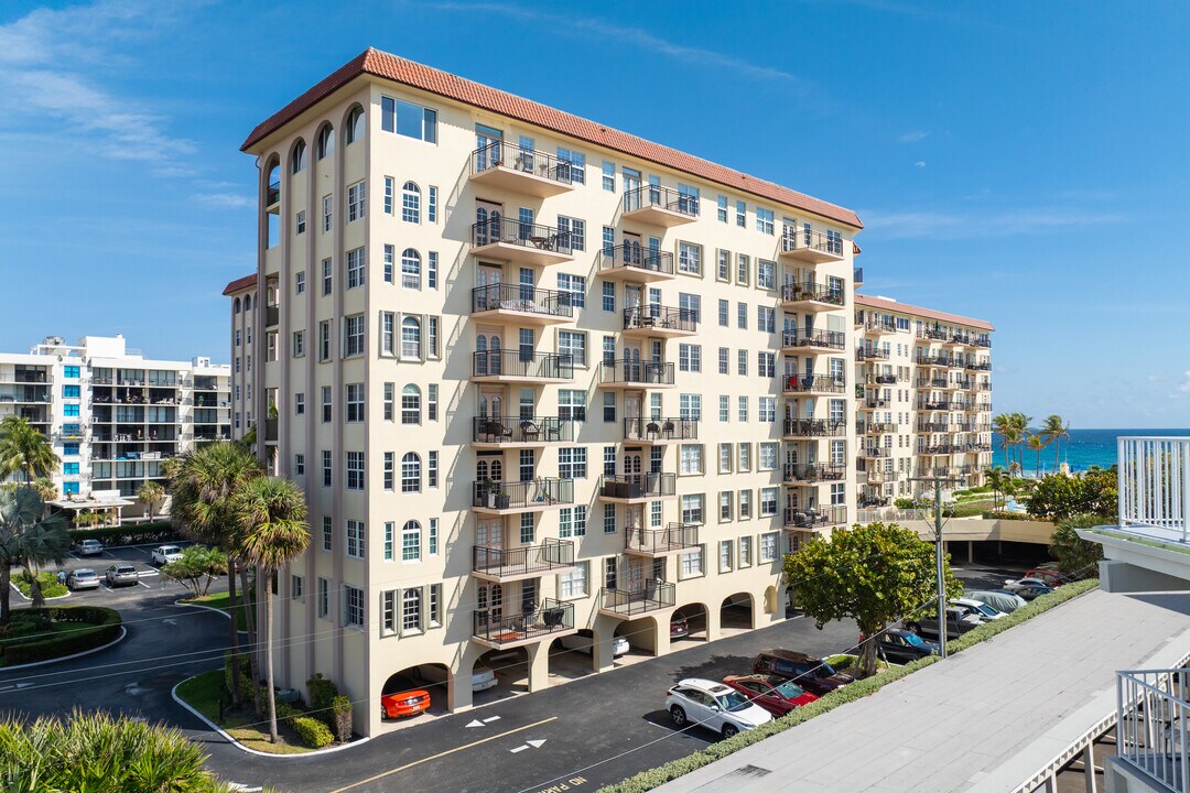 La Bonne Vie in Palm Beach, FL - Building Photo