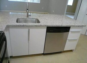 2445 SW 18th Terrace in Fort Lauderdale, FL - Building Photo - Building Photo