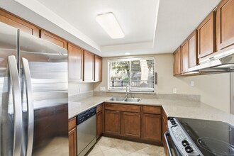 7675 N First St in Fresno, CA - Building Photo - Building Photo