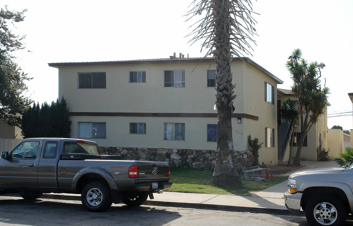 939 S Ventura Rd in Oxnard, CA - Building Photo