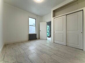 116 Grace St in Jersey City, NJ - Building Photo - Building Photo