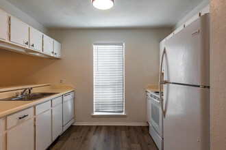 The Willows Ennis in Ennis, TX - Building Photo - Interior Photo