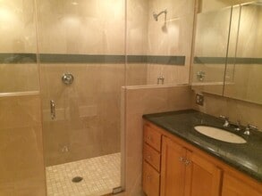 1377 Ardmore Dr in San Leandro, CA - Foto de edificio - Building Photo