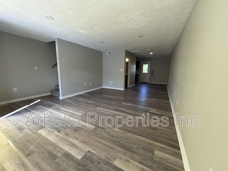 2637 US-11W in Bristol, TN - Building Photo
