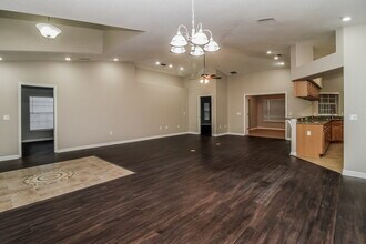 4749 Abaco Dr in Tavares, FL - Foto de edificio - Building Photo