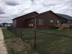 1851 NE Little Beaver Dr in Grimes, IA - Building Photo - Building Photo