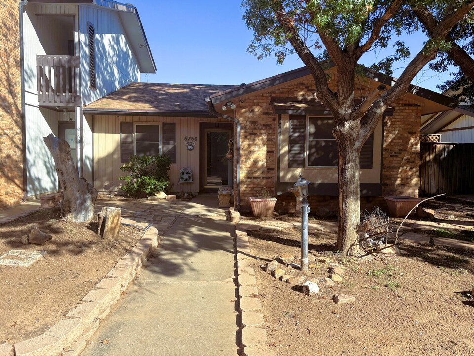 5756 38th St in Lubbock, TX - Foto de edificio