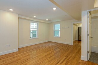 2 Mechanic St in Newton, MA - Building Photo - Building Photo