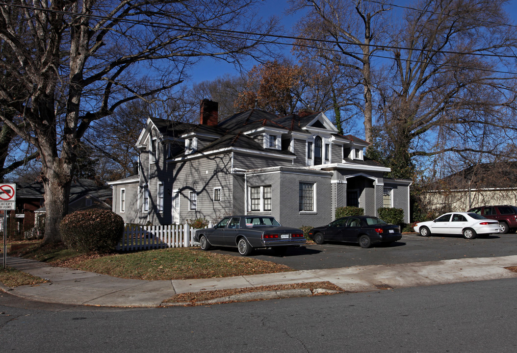 Louise Manor in Charlotte, NC - Building Photo