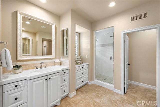 property at 21 Corte Lomas Verdes