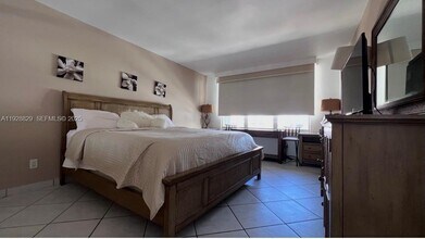 5161 Collins Ave, Unit 1701 in Miami Beach, FL - Building Photo - Building Photo