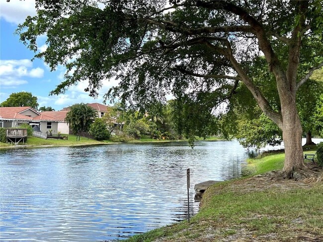 2091 Bayberry Dr in Pembroke Pines, FL - Building Photo - Building Photo