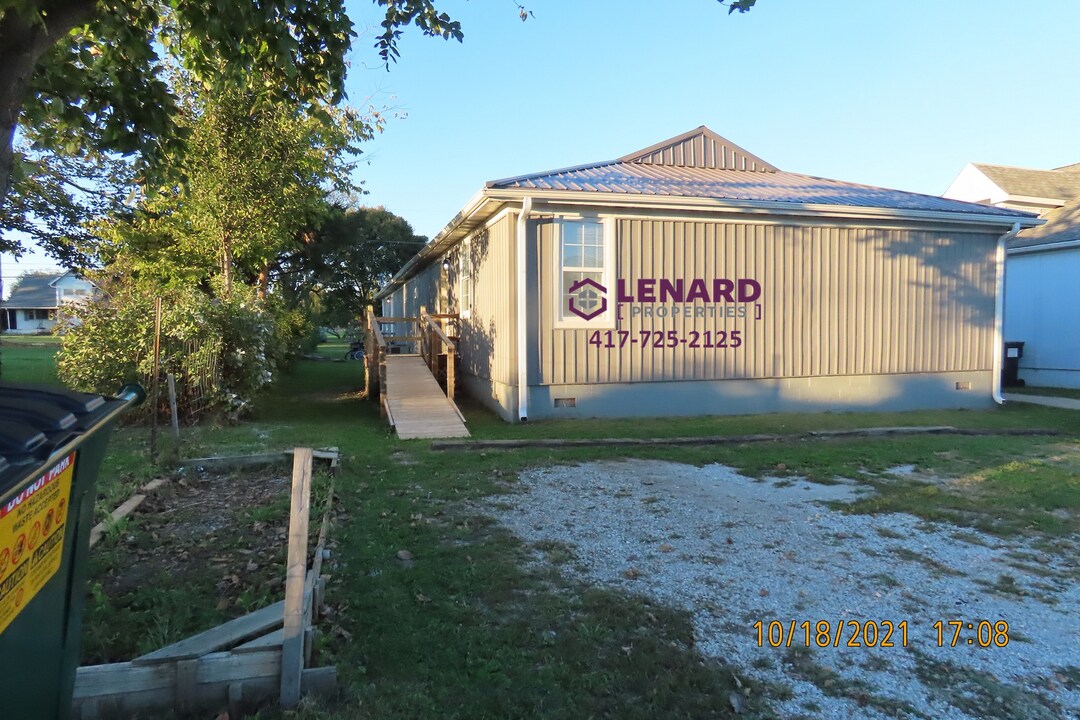 1118 W Fair Play St-Unit -1118 S Fair Play #A in Bolivar, MO - Building Photo