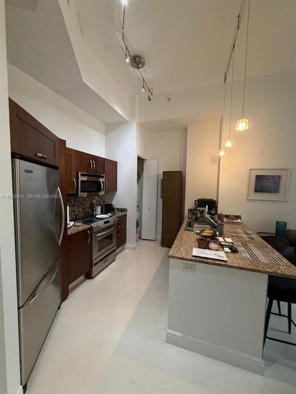 19900 E Country Club Dr in Aventura, FL - Foto de edificio - Building Photo