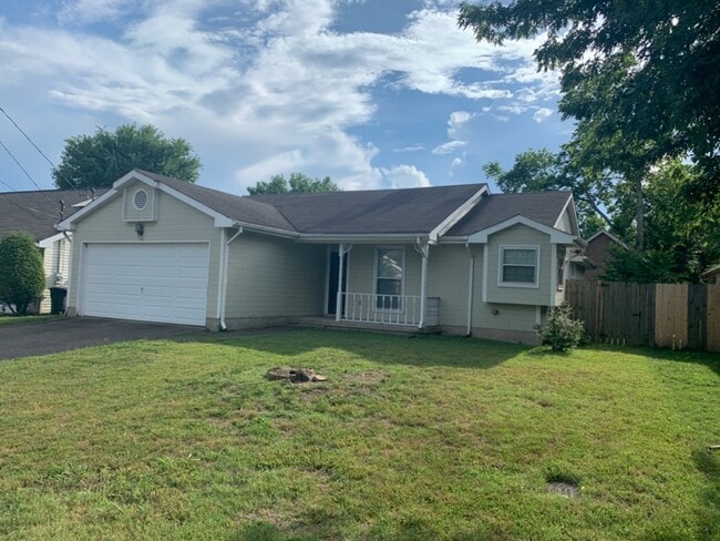 112 Agee Cir E in Hendersonville, TN - Foto de edificio - Building Photo