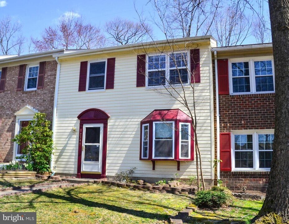 12345 Woodlawn Ct in Woodbridge, VA - Building Photo