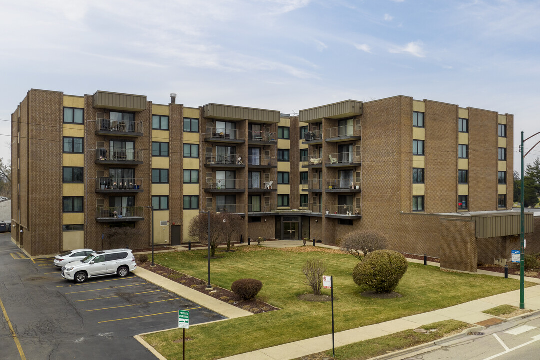 Irving Park Terrace Condominiums in Chicago, IL - Building Photo